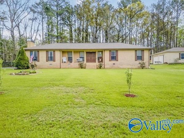 925 Valley Drive, Attalla, AL 35954
