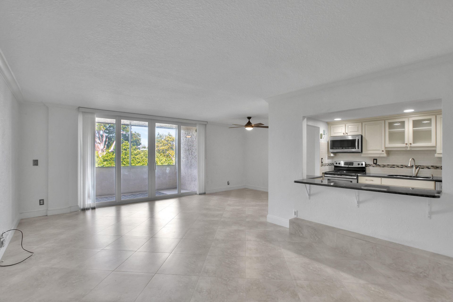 740 S Federal Highway, Unit 202, Pompano Beach, FL 33062 Photo