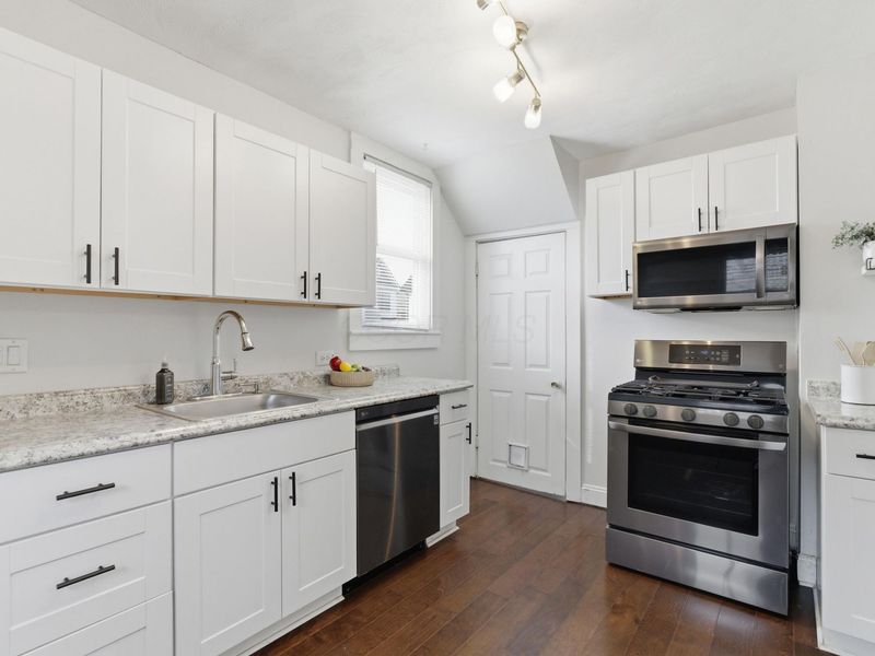 379 E 8th Avenue, Columbus, OH 43201 Photo 12