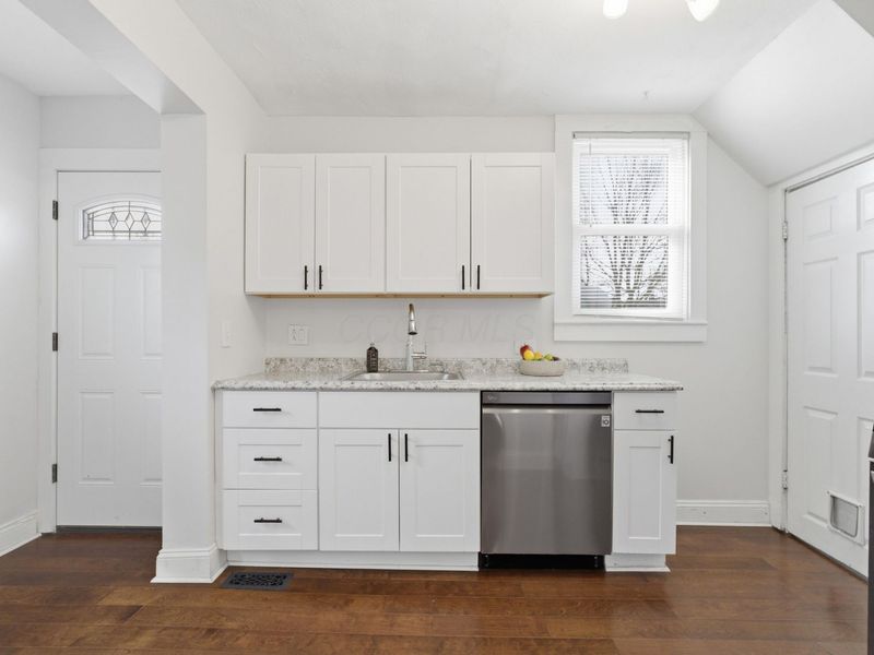 379 E 8th Avenue, Columbus, OH 43201 Photo 13