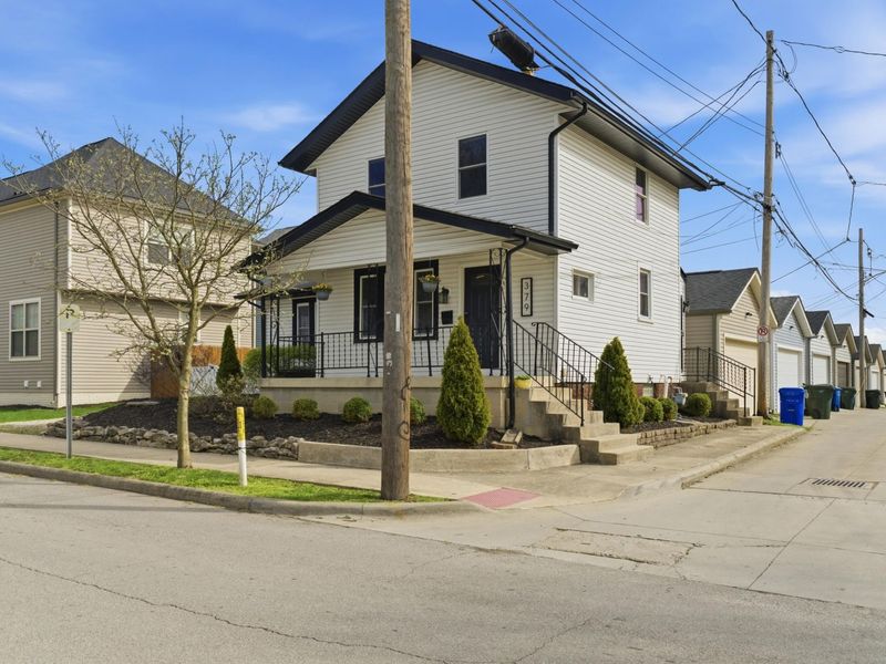 379 E 8th Avenue, Columbus, OH 43201 Photo 2