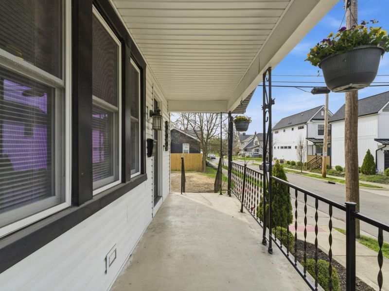 379 E 8th Avenue, Columbus, OH 43201 Photo 3