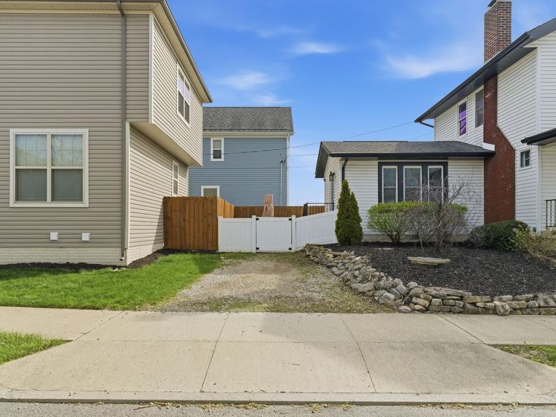 379 E 8th Avenue, Columbus, OH 43201 Photo 33