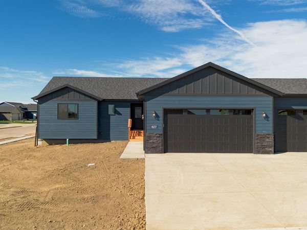 627 BULL RUN DR, Box Elder, SD 57719