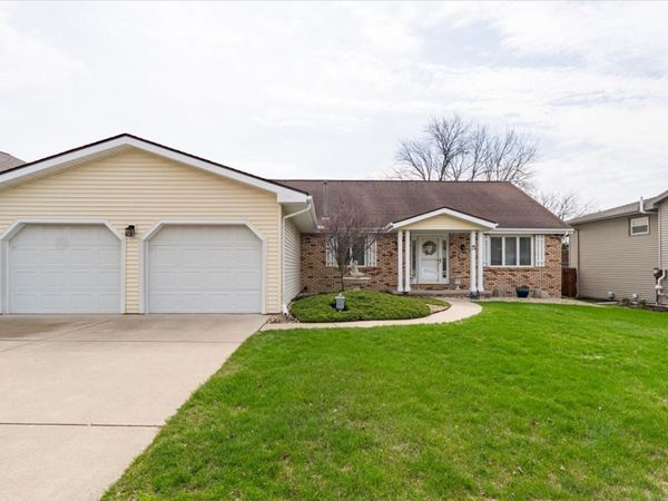 5 Devon Road , Bloomington, IL 61704