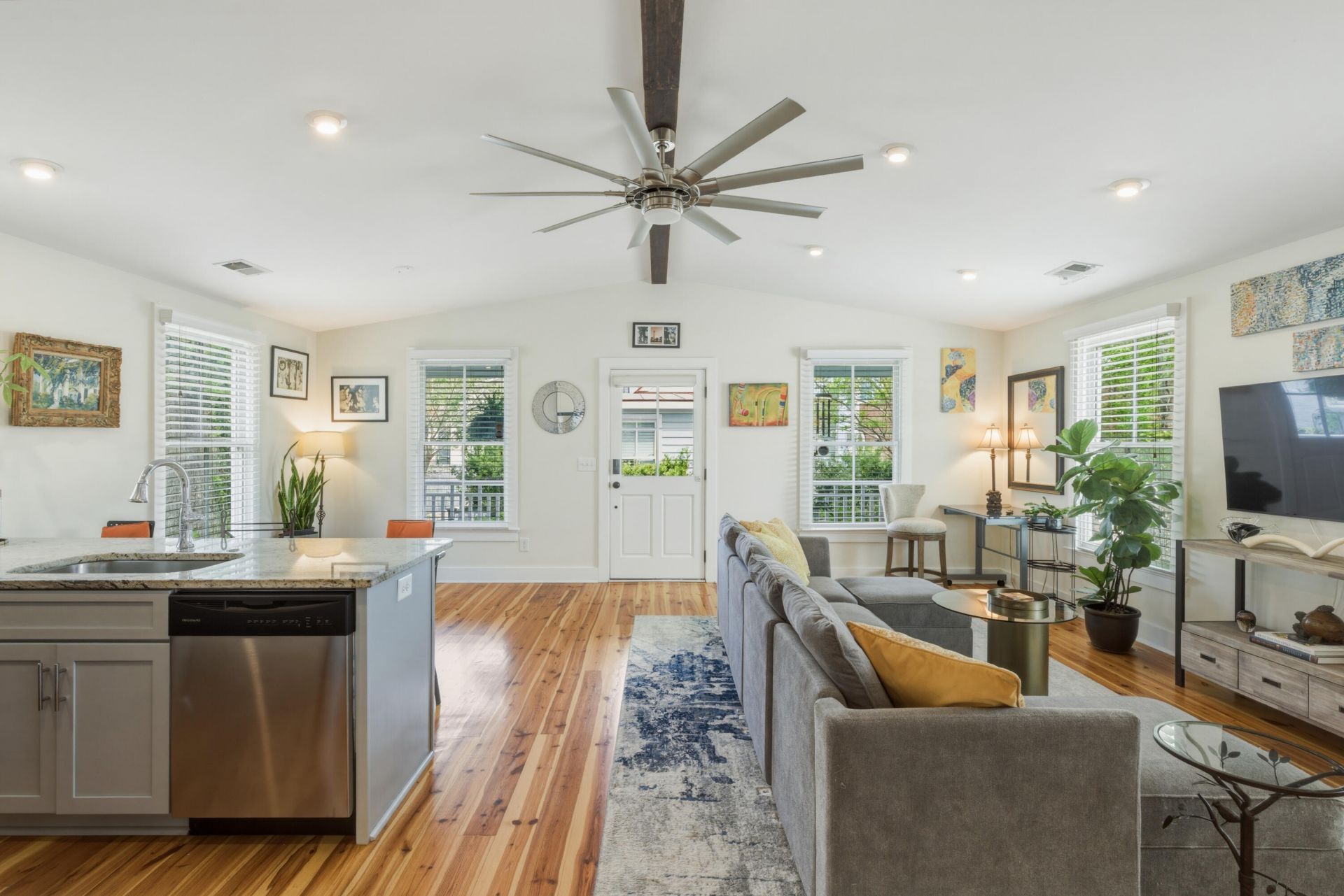 85 Romney Street Photo 17