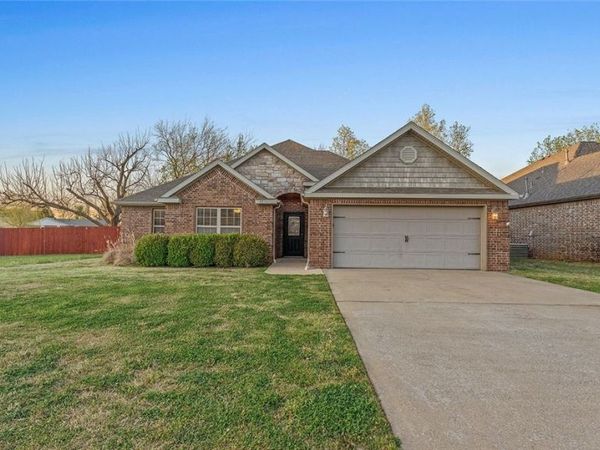 2907 NE Wild Indigo Way, Bentonville, AR 72712