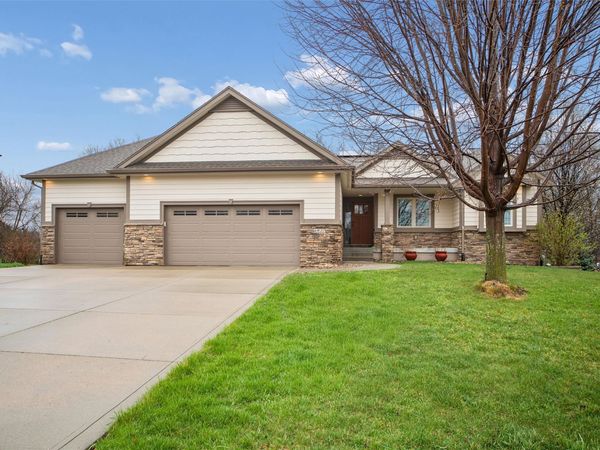 6927 NW 84th Avenue, Johnston, IA 50131