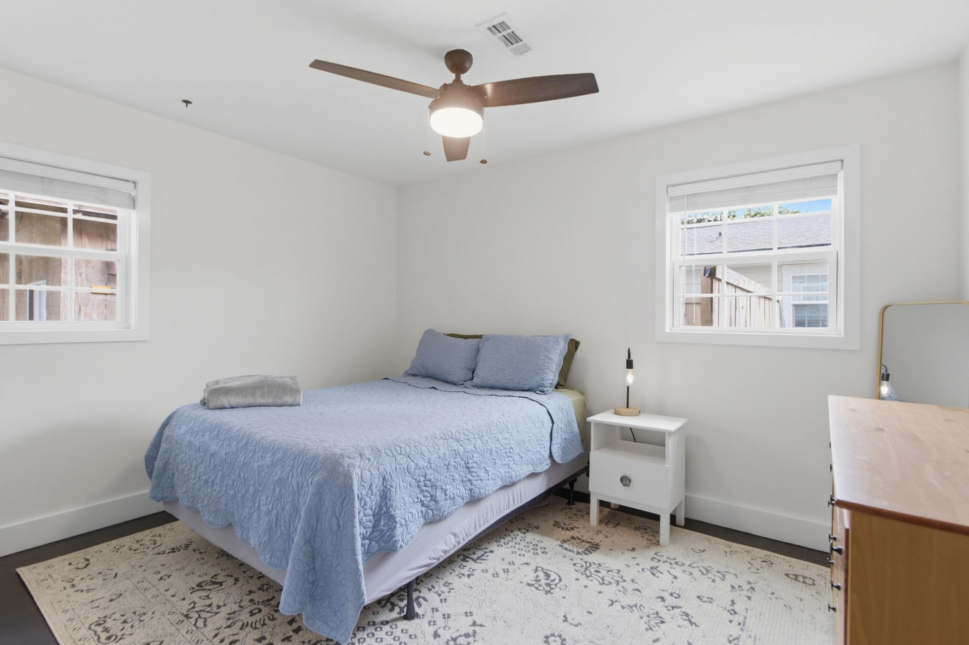 350 Hoff Avenue Photo 17