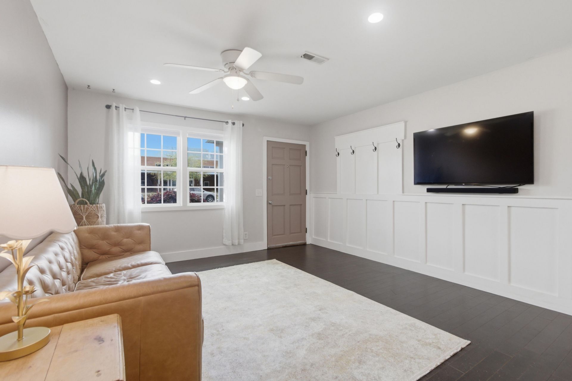 350 Hoff Avenue Photo 4