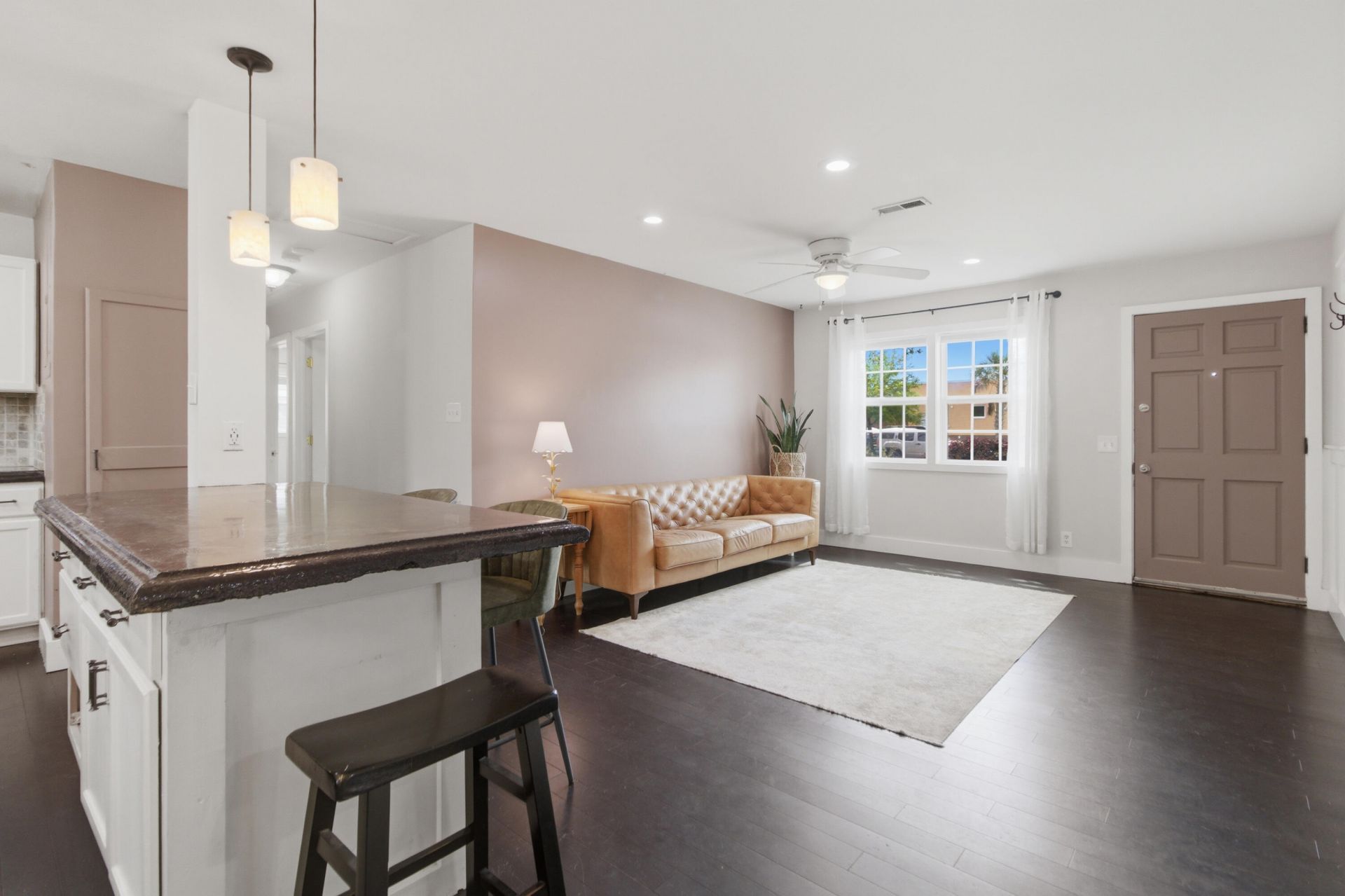 350 Hoff Avenue Photo 5