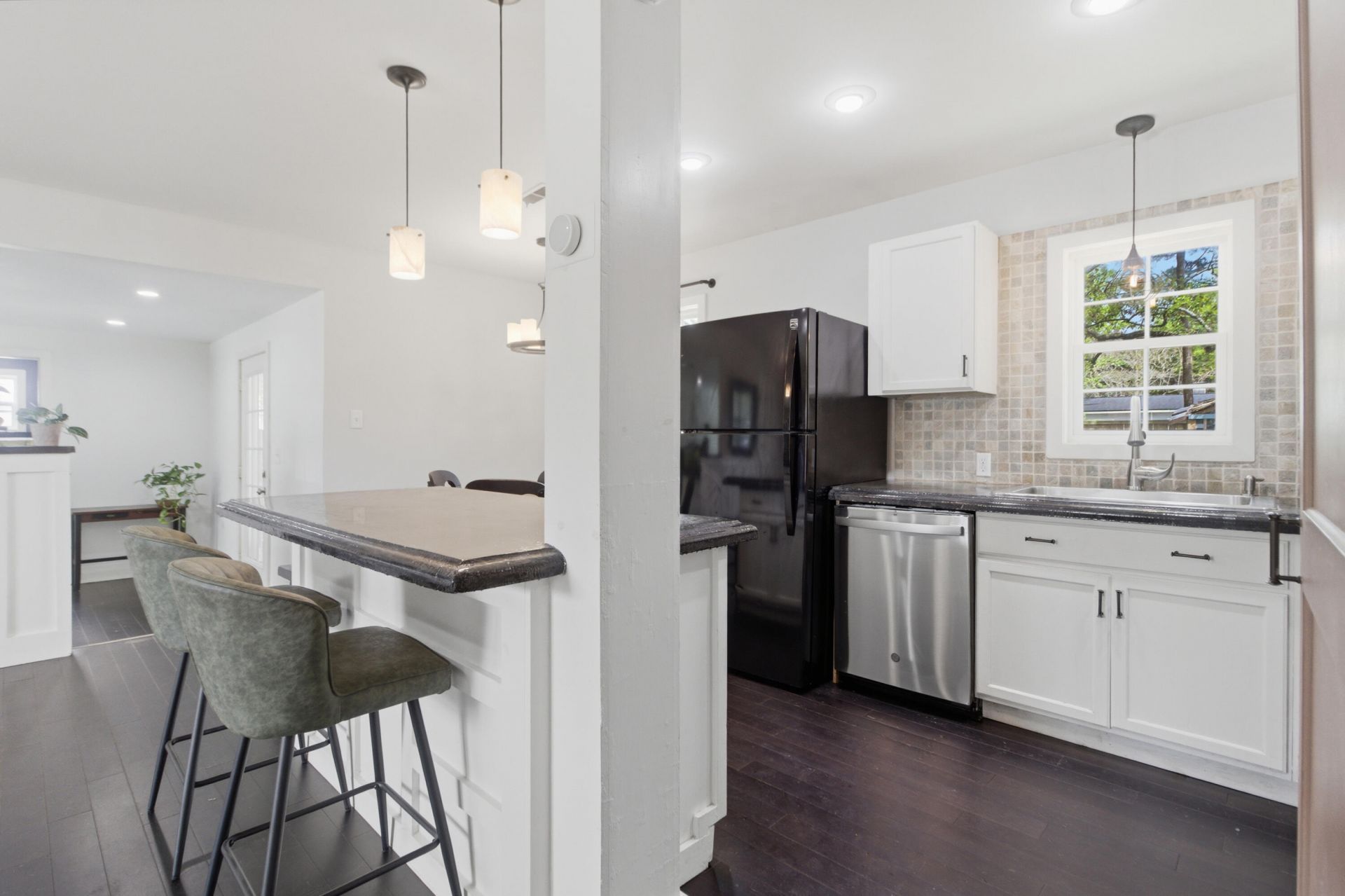 350 Hoff Avenue Photo 6