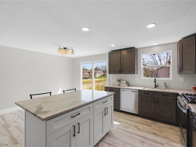 4820 Emerald Lane, Brunswick, OH 44212 Photo 11