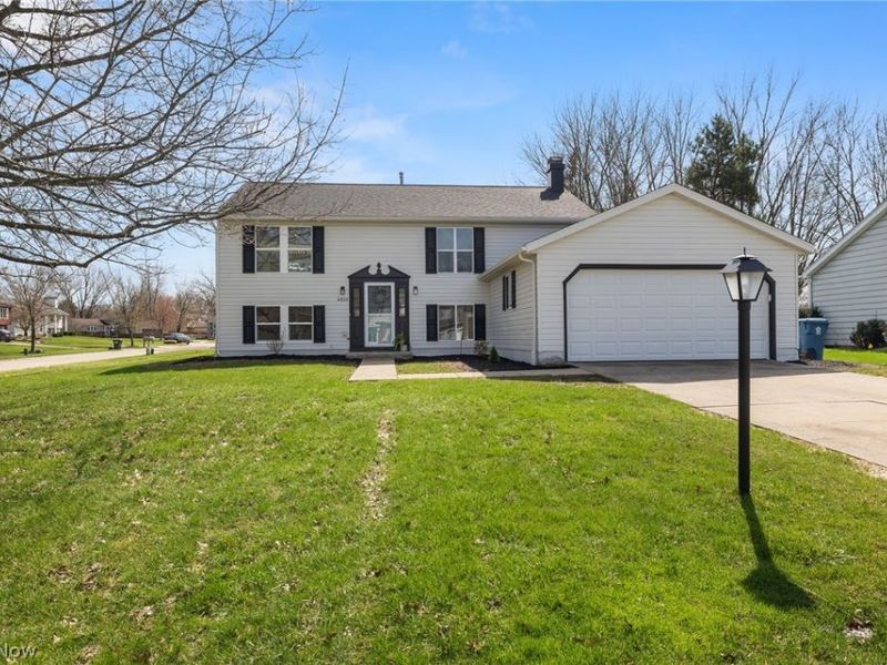 4820 Emerald Lane, Brunswick, OH 44212 Photo 2