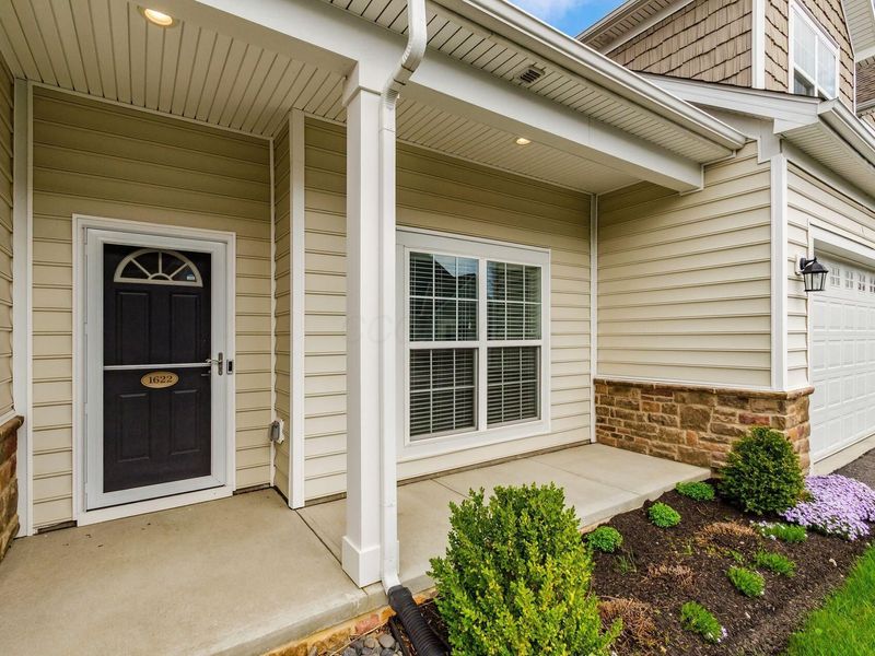 1622 Linkhorn Drive, Grove City, OH 43123 Photo 2