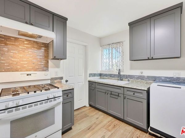 916 E 68th Street, Inglewood, CA 90302