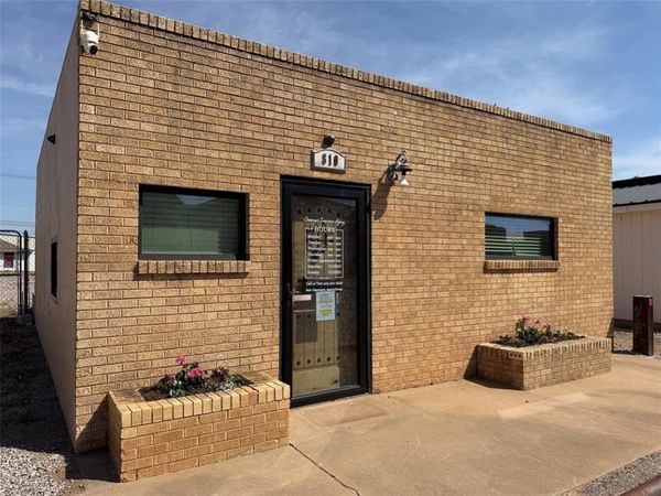 810 W Chickasha Avenue, Chickasha, OK 73018