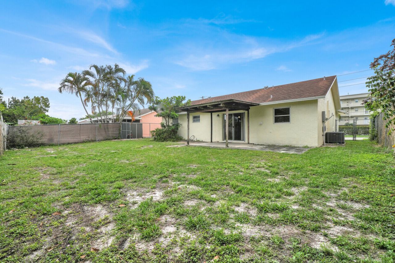 151 NE 26th Avenue, Boynton Beach, FL 33435 Photo