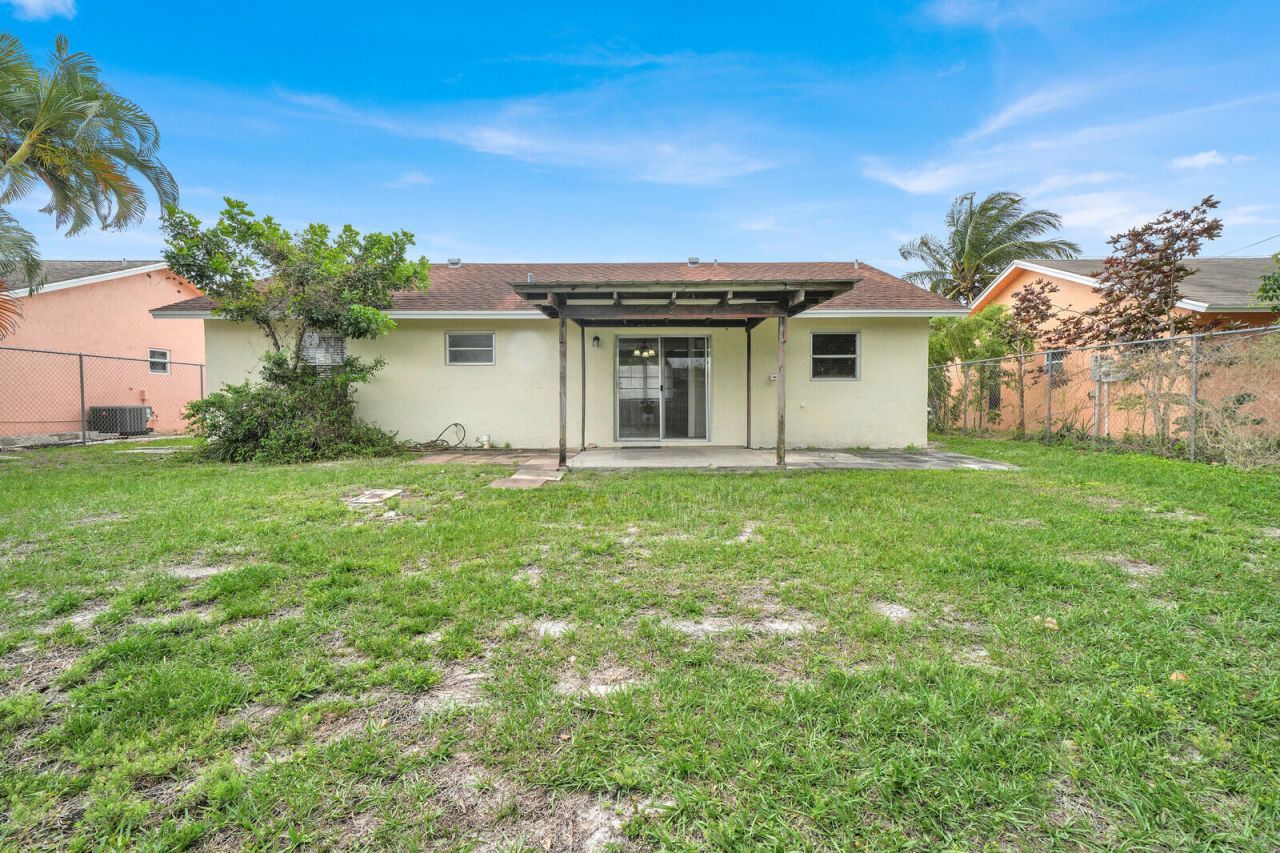 151 NE 26th Avenue, Boynton Beach, FL 33435 Photo