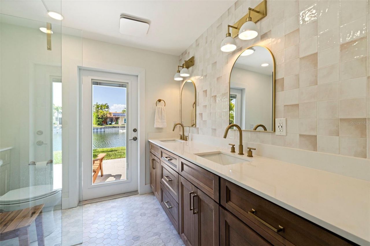 1971 Massachusetts Avenue Ne, Saint Petersburg, FL 33703 Photo