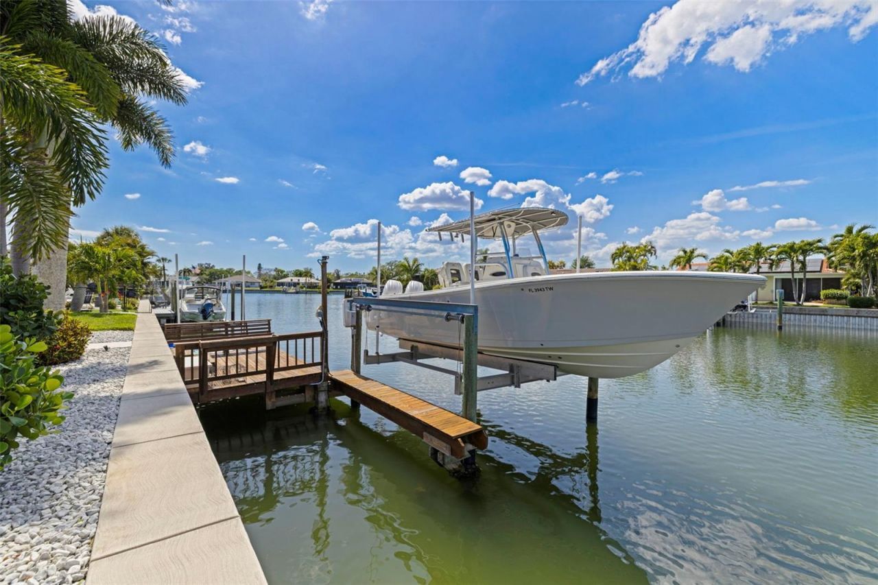 1971 Massachusetts Avenue Ne, Saint Petersburg, FL 33703 Photo