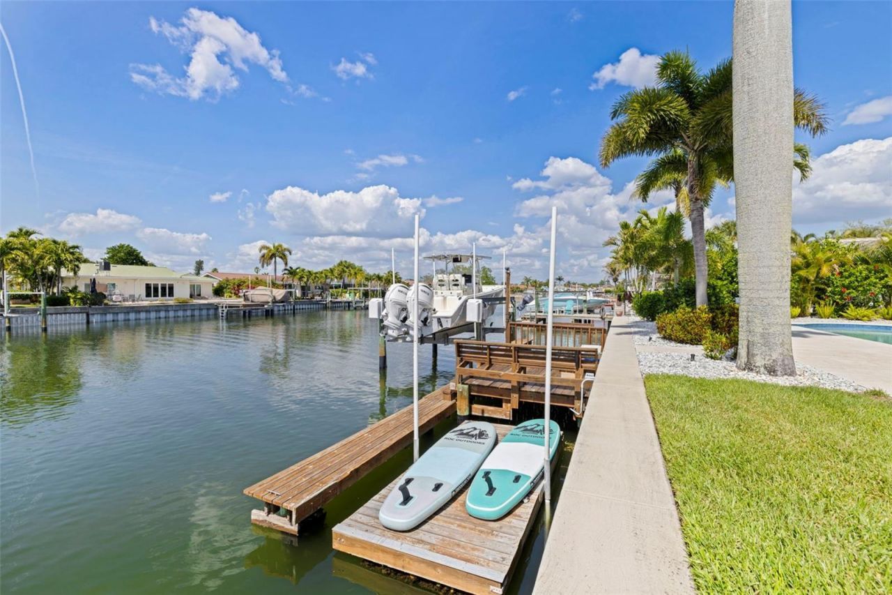 1971 Massachusetts Avenue Ne, Saint Petersburg, FL 33703 Photo