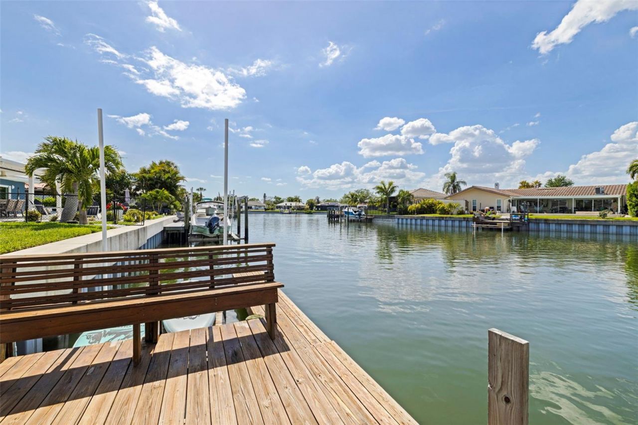 1971 Massachusetts Avenue Ne, Saint Petersburg, FL 33703 Photo