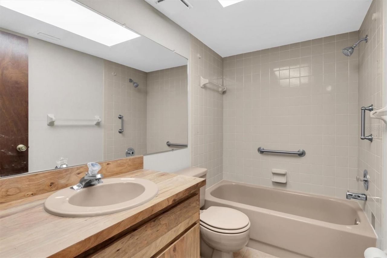 2216 Oak Wind Drive, Holiday, FL 34691 Photo