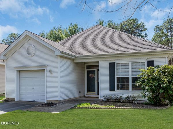 8 April Springs Court, Lakewood, NJ 08701