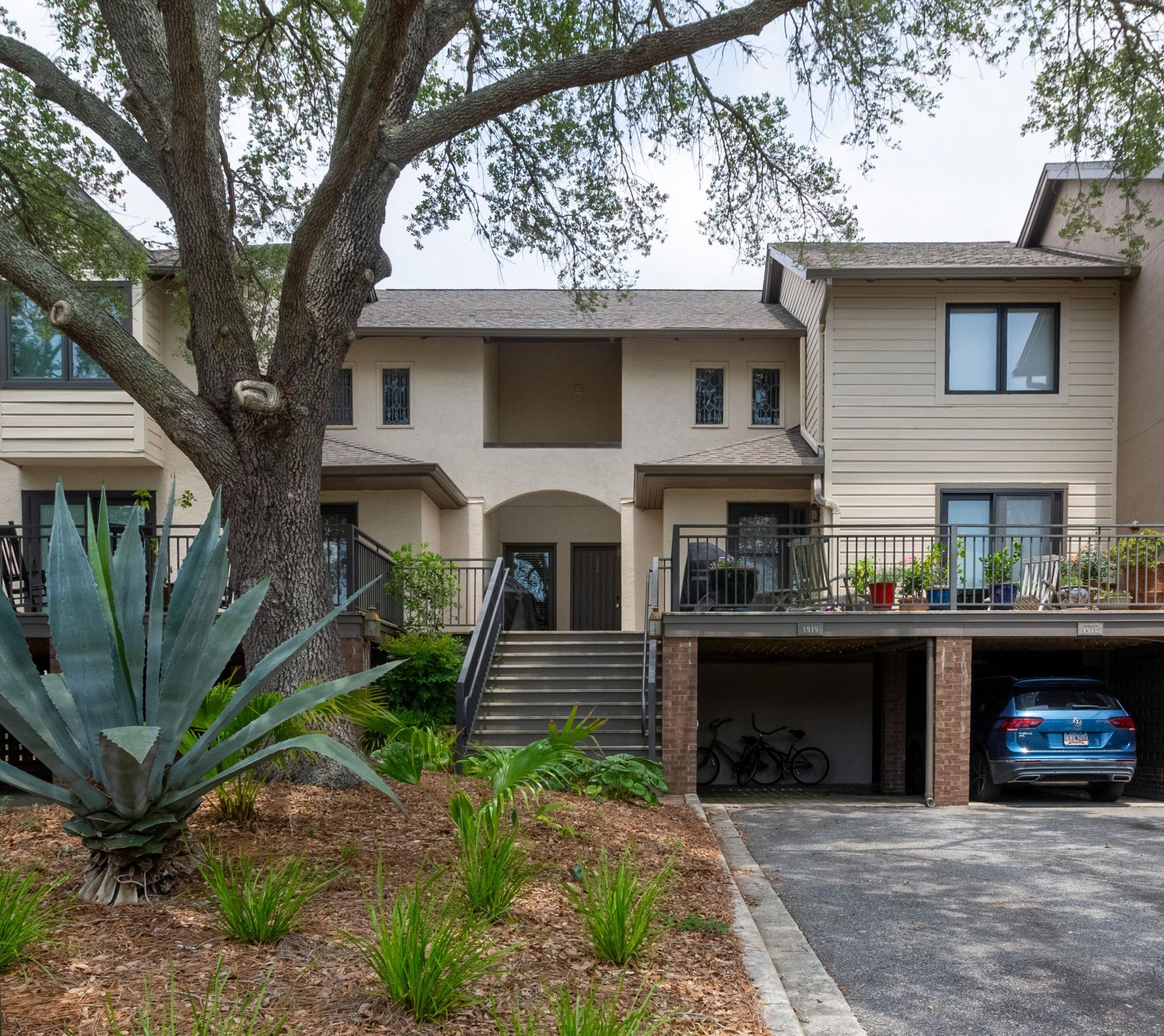 1919 Marsh Oak Lane Photo 4