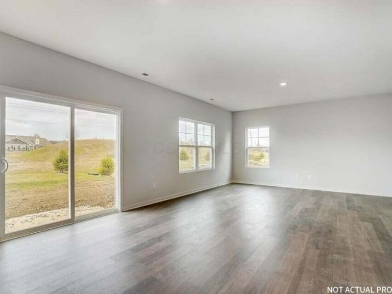 143 Brookside Dr , Jeffersonville, OH 43128 Photo 2