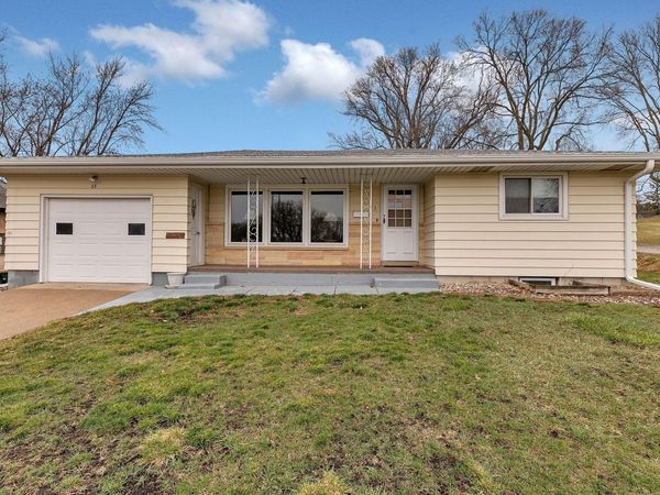 33 5th Avenue NW, Hutchinson, MN 55350