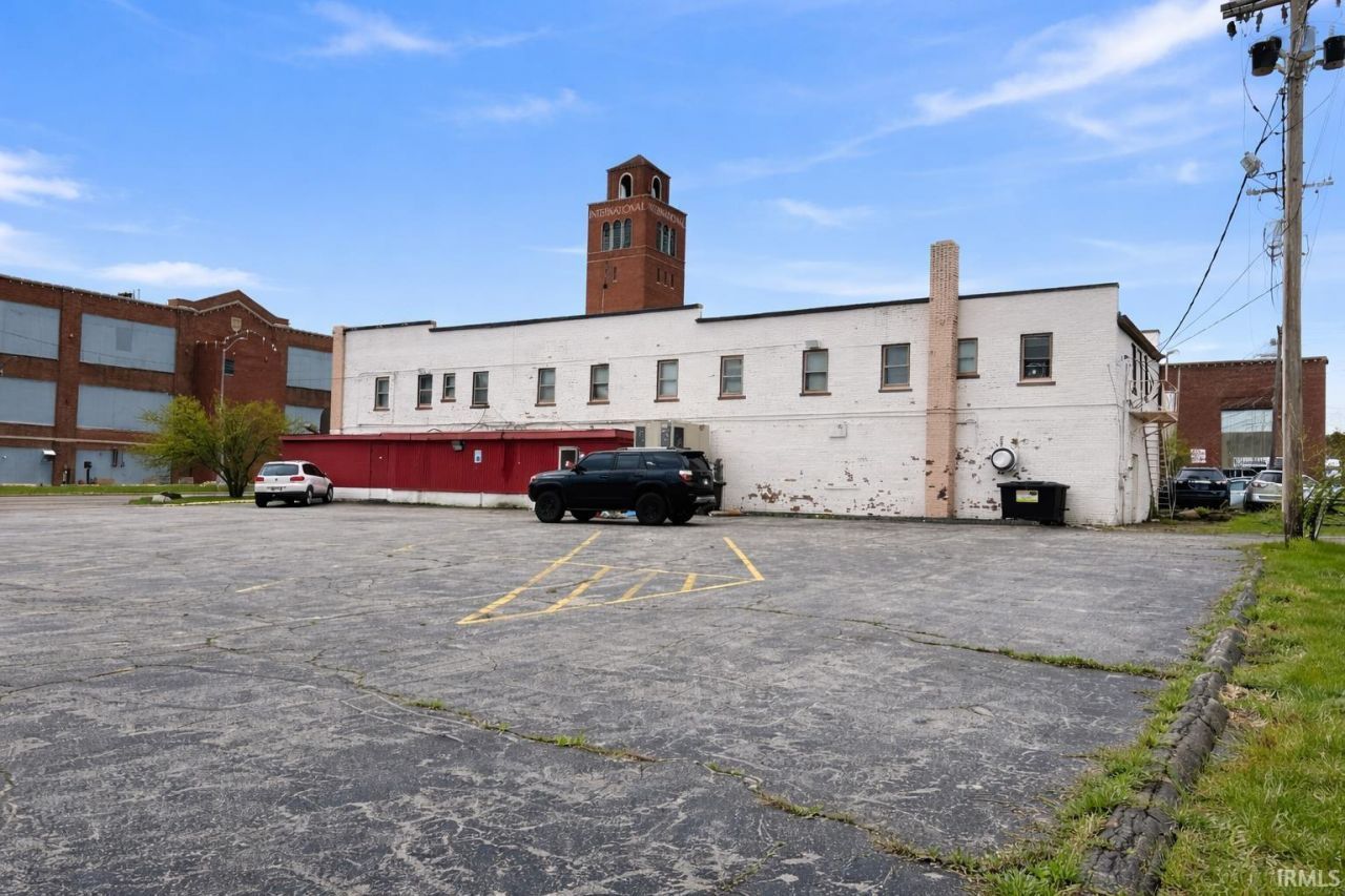 2650 S Coliseum Boulevard, Fort Wayne, IN 46803 Main Photo