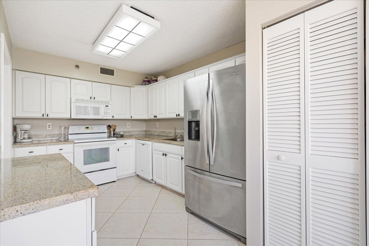 7564 Regency Lake Drive, Unit 502, Boca Raton, FL 33433 Photo