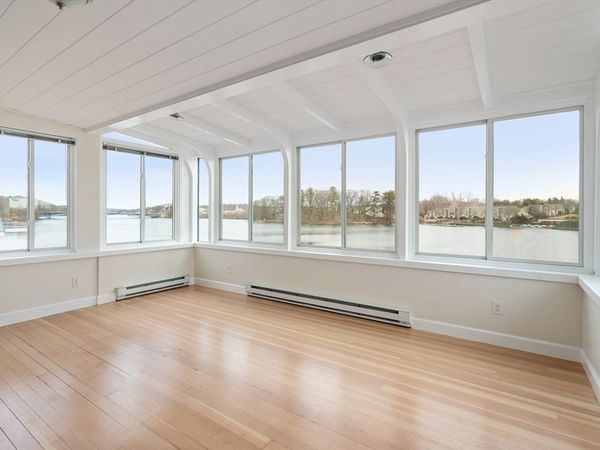 157 Lake Ave, Worcester, MA 01604