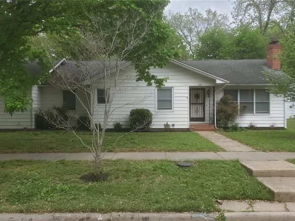 304 E Cypress Street, Charleston, MO 63834