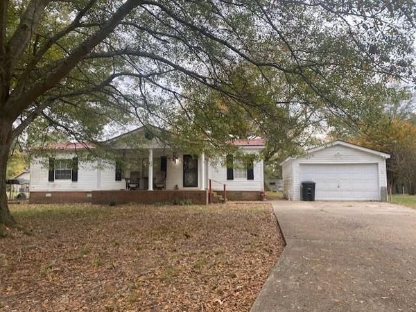 869 Pine Tree Drive, Senatobia, MS 38668