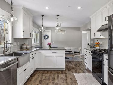 314 Deerwood Lane N, Plymouth, MN 55441