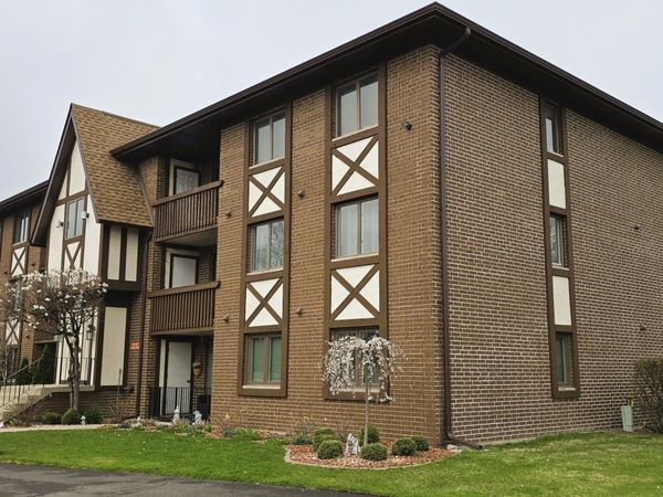 10561 Palos Place, Unit 1D, Palos Hills, IL 60465