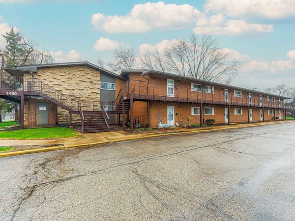 1815 Whitechapel Drive, Unit 2D, Mount Prospect, IL 60056