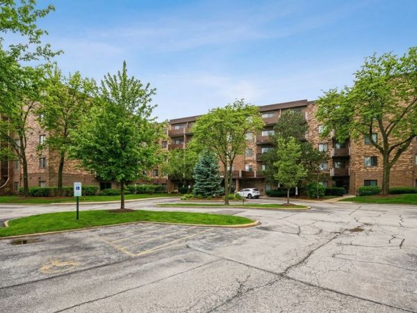 700 Wellington Avenue , Unit 504, Elk Grove Village, IL 60007