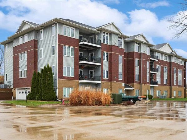 1092 Walnut Ave., Unit 220, Riverside, IA 52327