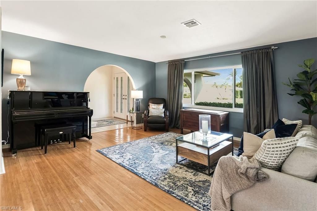 10361 Windsor Way, Naples, FL 34109 Photo