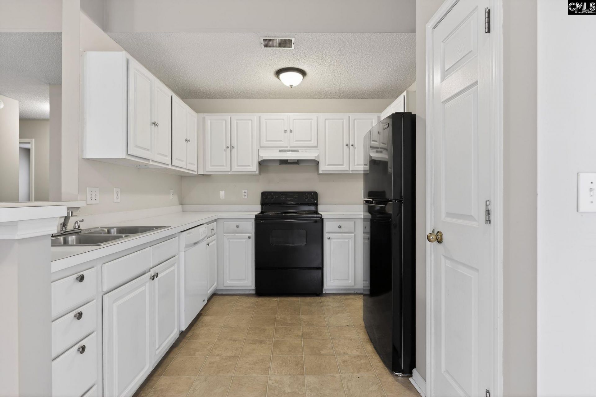 10 Crimson Court  Photo 13