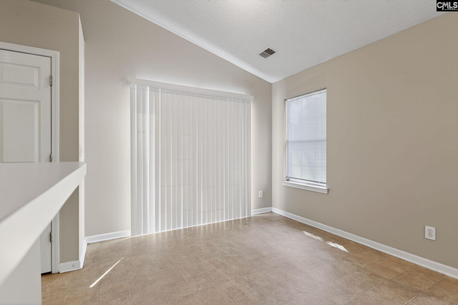 10 Crimson Court  Photo 7