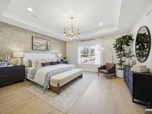 12 Belmont Place, OAKLAND, NJ 07036