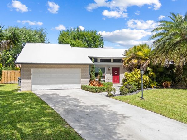 21521 E Hollandaire Dr Drive E, Boca Raton, FL 33433