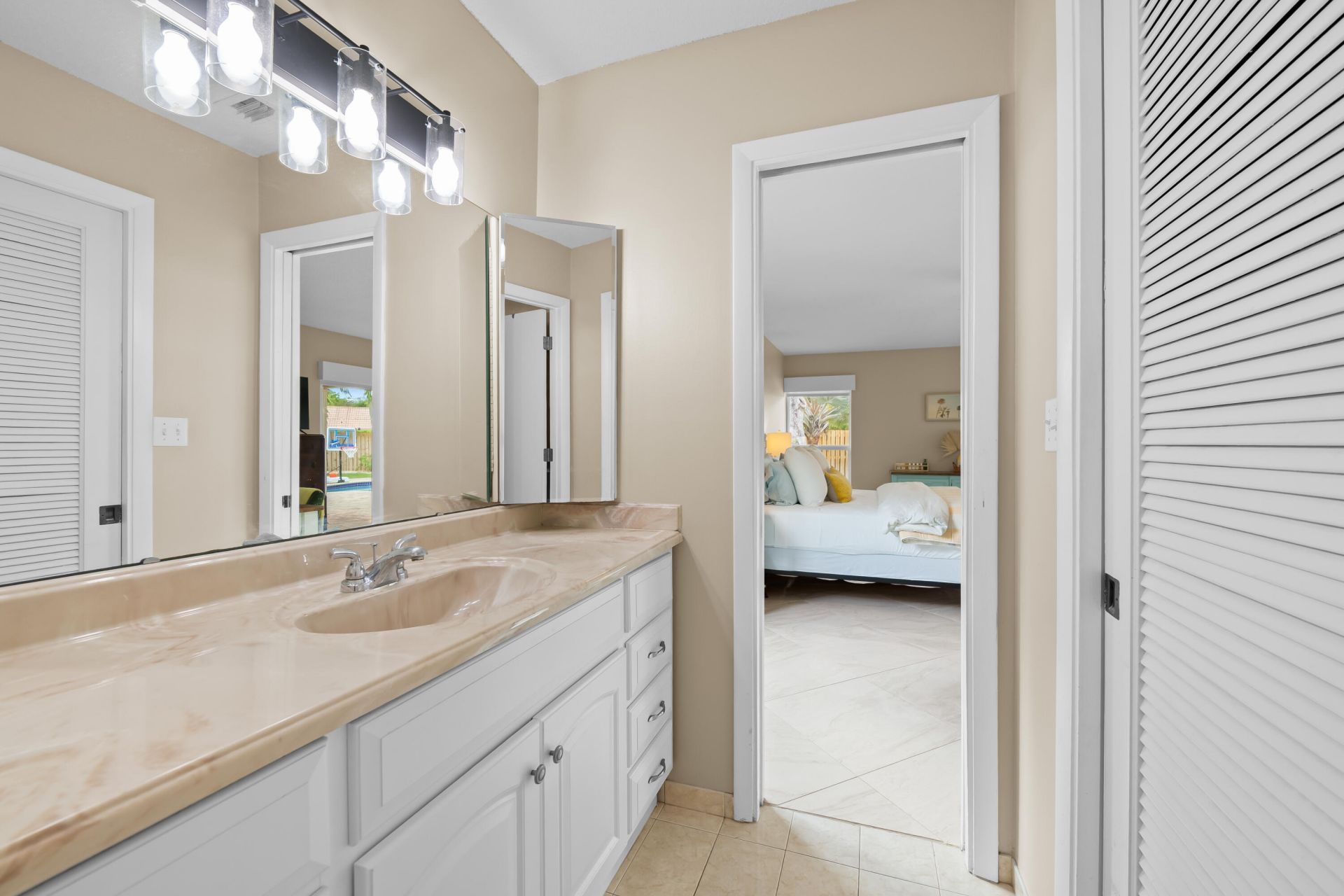 21521 E Hollandaire Dr Drive E, Boca Raton, FL 33433 Photo