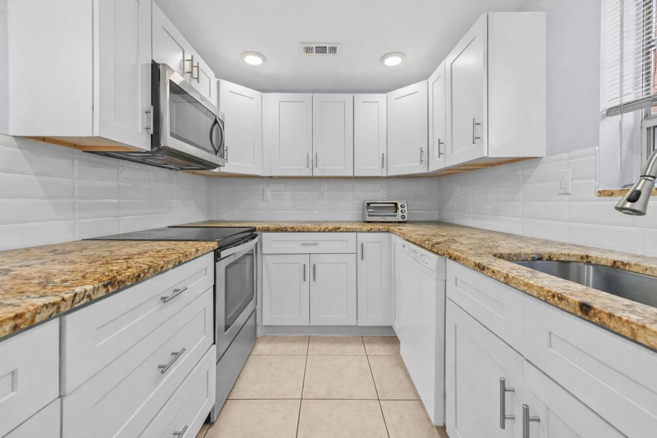 211 Piedmont E, Delray Beach, FL 33484 Photo