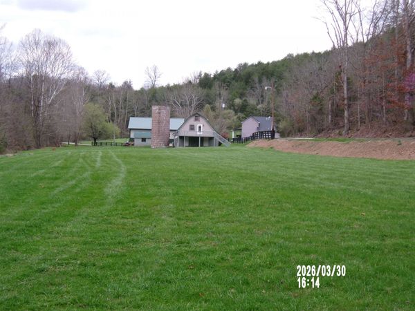 327 Mudlick, Louisa, KY 41230